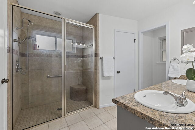 Listing photo id 19 for 8318 Heraldry St.