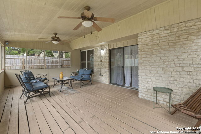 Listing photo id 23 for 8318 Heraldry St.