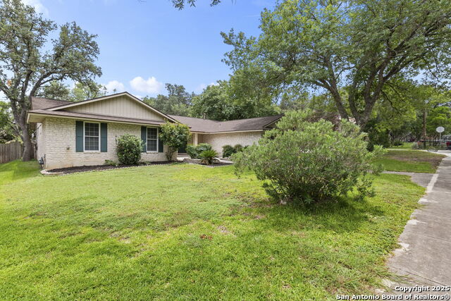 Listing photo id 1 for 8318 Heraldry St.