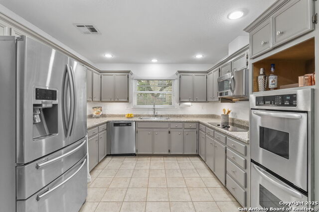 Listing photo id 3 for 8318 Heraldry St.