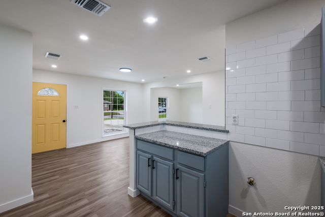 Listing photo id 8 for 317 Lindbergh W
