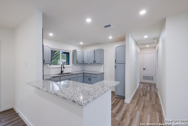 Listing photo id 9 for 317 Lindbergh W