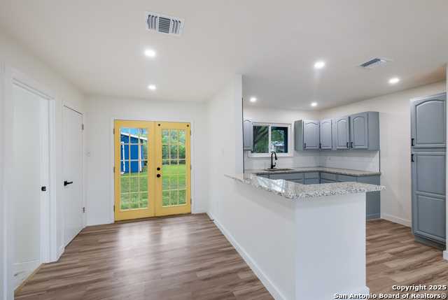 Listing photo id 10 for 317 Lindbergh W