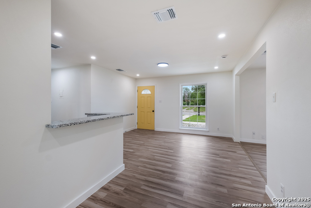 Listing photo id 12 for 317 Lindbergh W