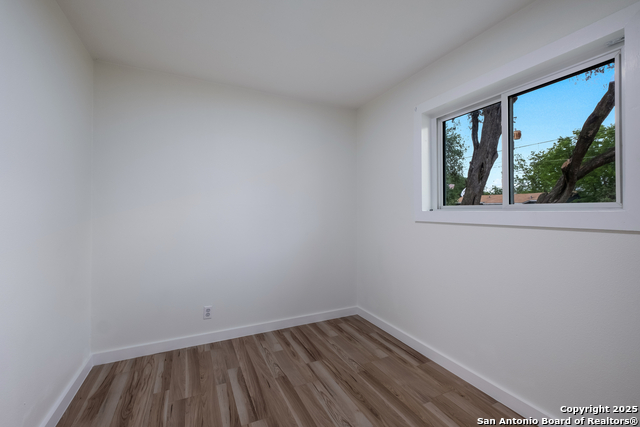Listing photo id 15 for 317 Lindbergh W