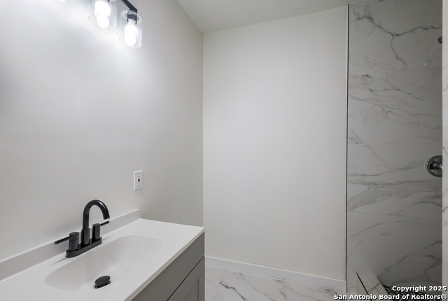 Listing photo id 17 for 317 Lindbergh W