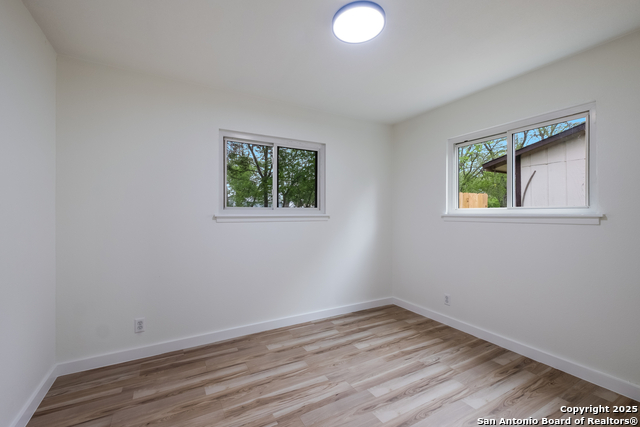 Listing photo id 18 for 317 Lindbergh W