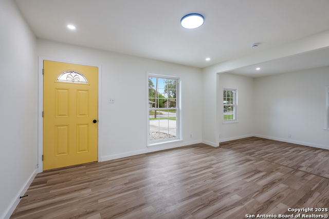 Listing photo id 2 for 317 Lindbergh W