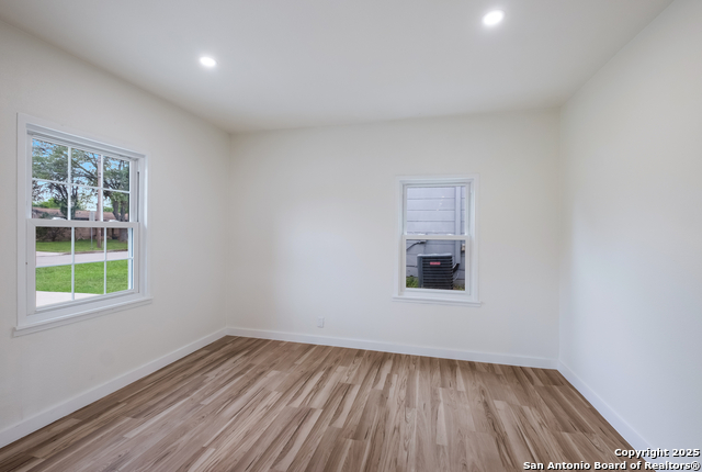 Listing photo id 3 for 317 Lindbergh W