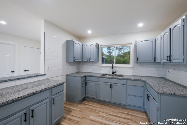 Listing photo id 7 for 317 Lindbergh W