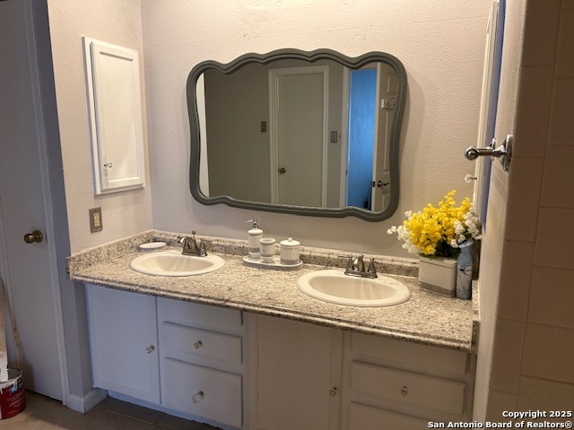 Image 19 of 29 For 10438 Goldstone Dr