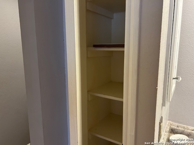 Image 21 of 29 For 10438 Goldstone Dr