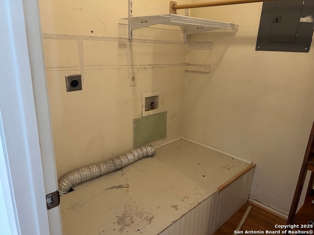 Image 9 of 29 For 10438 Goldstone Dr