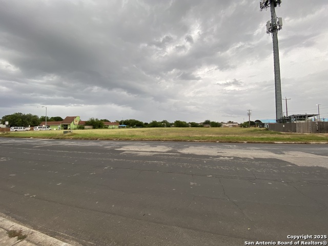 Listing photo id 0 for 5928 Village Park
