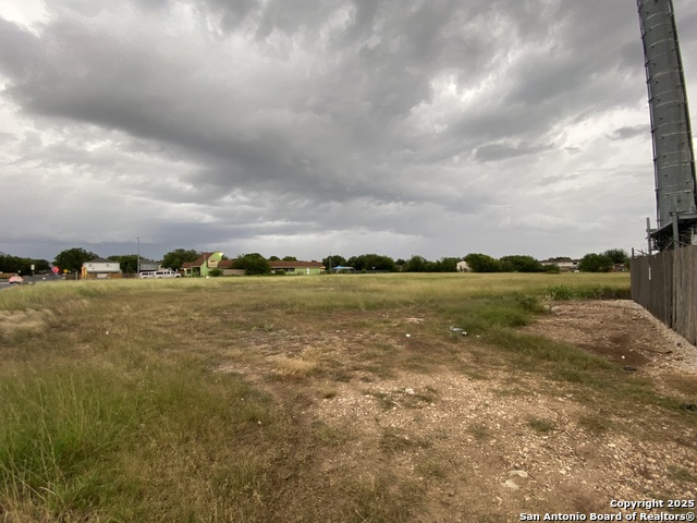 Listing photo id 7 for 5928 Village Park