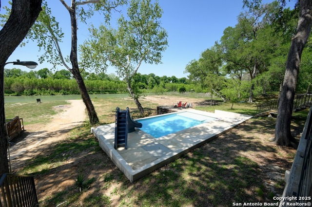 Listing photo id 9 for 464 County Road 471