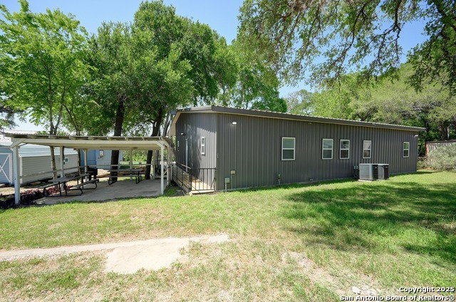 Listing photo id 11 for 464 County Road 471