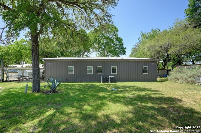 Listing photo id 12 for 464 County Road 471