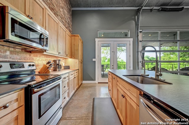 Listing photo id 13 for 464 County Road 471