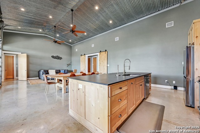 Listing photo id 14 for 464 County Road 471