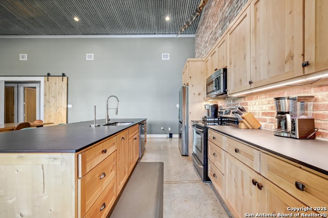 Listing photo id 15 for 464 County Road 471