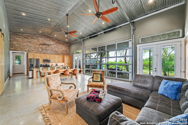 Listing photo id 22 for 464 County Road 471