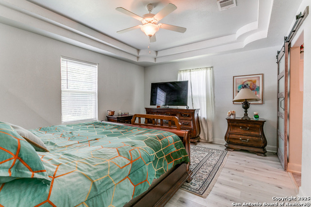 Image 14 of 33 For 317 42nd  
