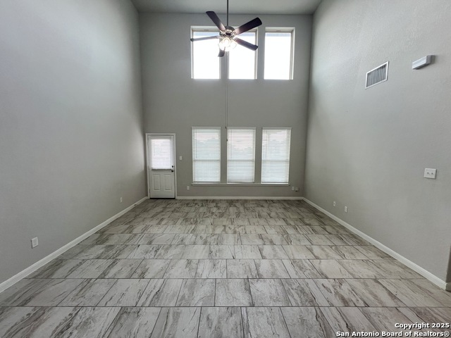 Listing photo id 12 for 9034 Holland Park