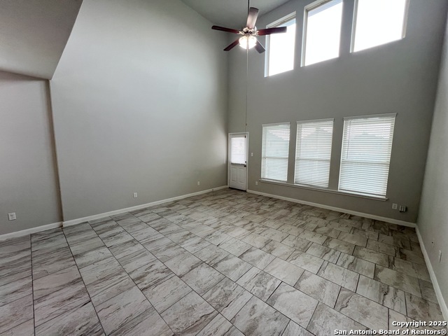 Listing photo id 13 for 9034 Holland Park