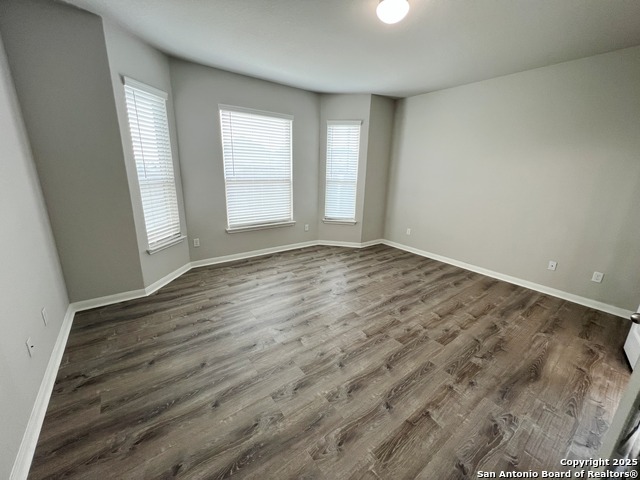 Listing photo id 15 for 9034 Holland Park
