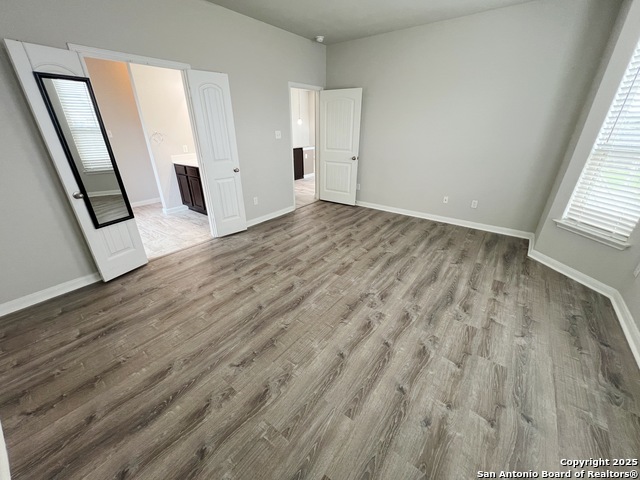 Listing photo id 17 for 9034 Holland Park