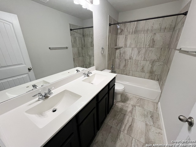 Listing photo id 31 for 9034 Holland Park