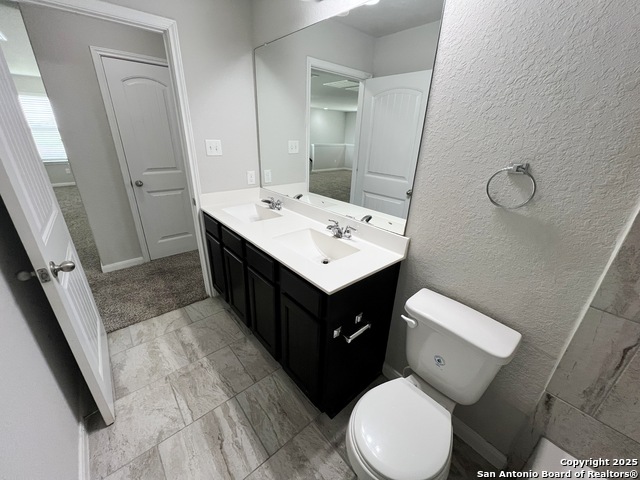Listing photo id 33 for 9034 Holland Park