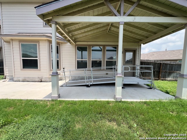 Listing photo id 37 for 9034 Holland Park