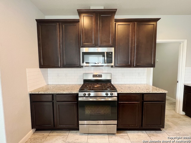 Listing photo id 4 for 9034 Holland Park
