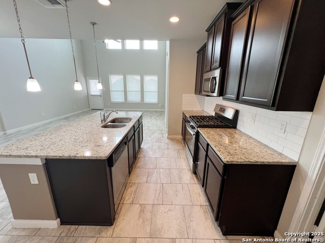 Listing photo id 5 for 9034 Holland Park