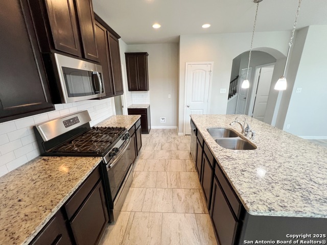 Listing photo id 7 for 9034 Holland Park