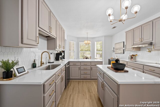 Image 10 of 35 For 9831 Rebel Queen