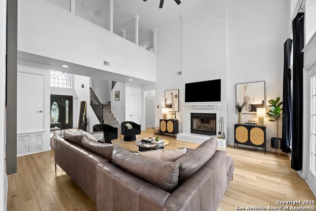 Image 15 of 35 For 9831 Rebel Queen