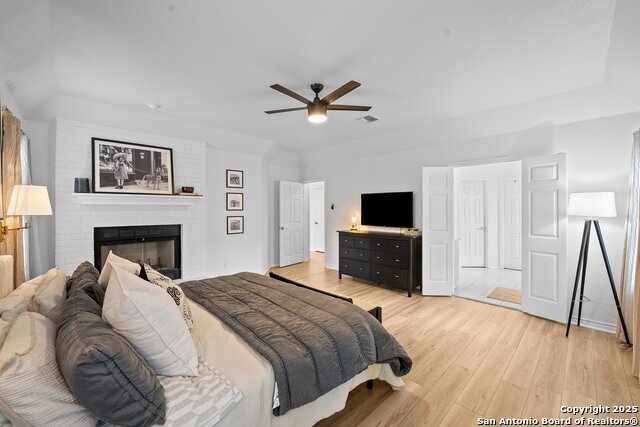 Image 21 of 35 For 9831 Rebel Queen