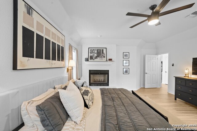 Image 22 of 35 For 9831 Rebel Queen