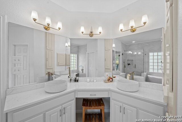 Image 25 of 35 For 9831 Rebel Queen