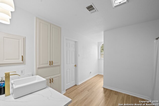 Image 30 of 35 For 9831 Rebel Queen