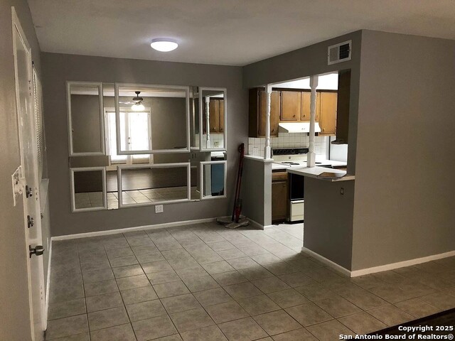 Image 2 of 10 For 6718 Callaghan  Apt 3