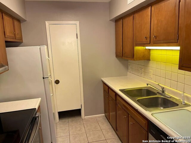 Image 4 of 10 For 6718 Callaghan  Apt 3