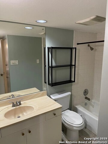 Image 7 of 10 For 6718 Callaghan  Apt 3