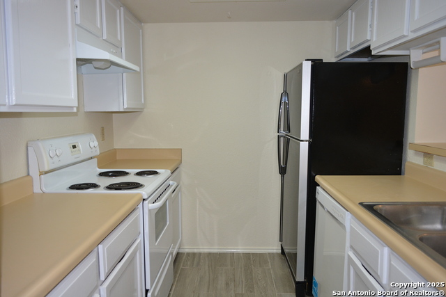 Image 10 of 23 For 11610 Vance Jackson Rd  108