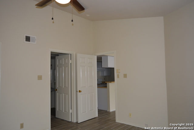 Image 6 of 23 For 11610 Vance Jackson Rd  108