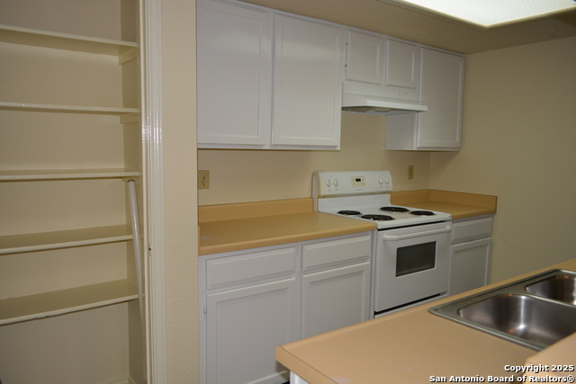 Image 9 of 23 For 11610 Vance Jackson Rd  108