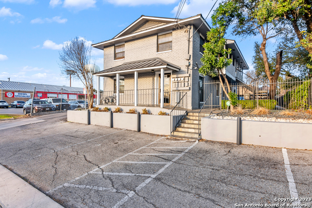 Listing photo id 1 for 2023 Lockhill Selma